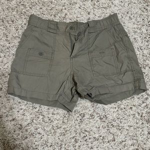 Like new Gap green cargo shorts